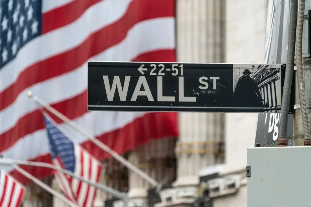 Wall Street: Πενθήμερο ανοδικό σερί και τριπλό ρεκόρ στους δείκτες