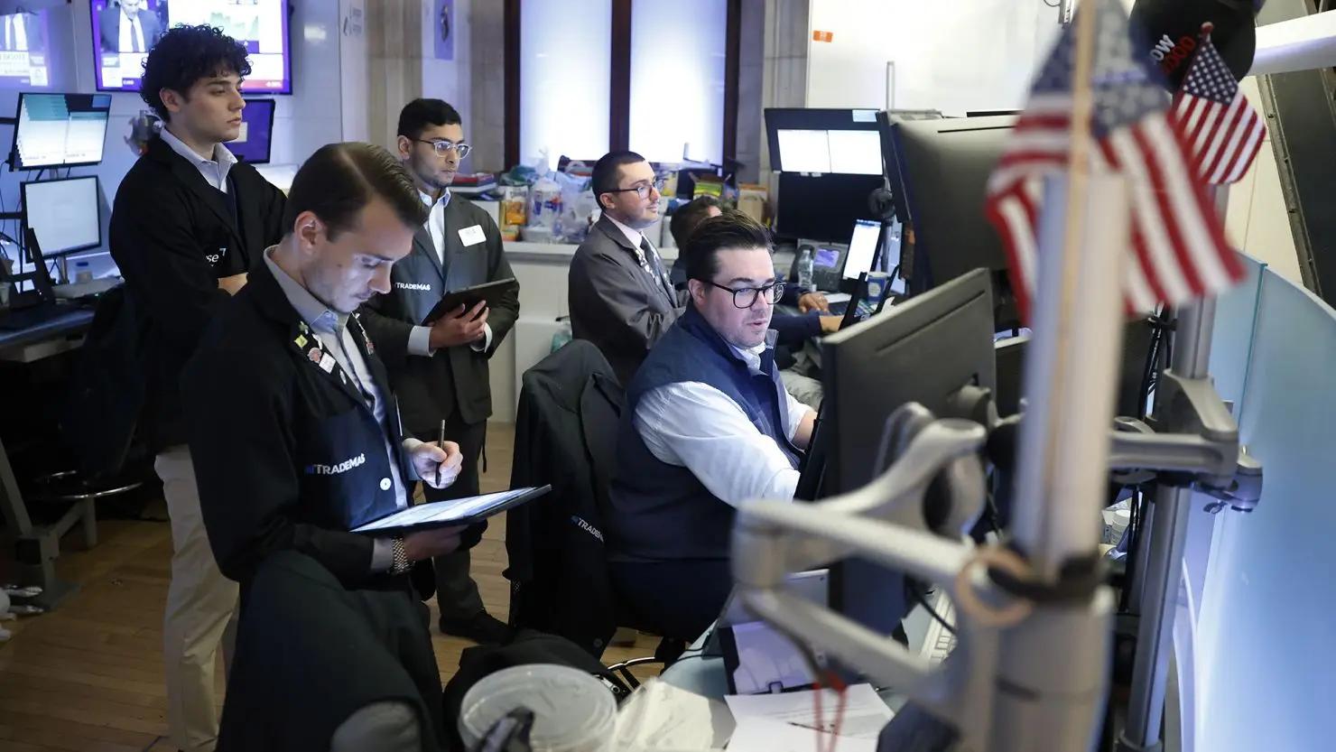 Πτωτικά με στάση αναμονής για Κίνα και Fed η Wall Street