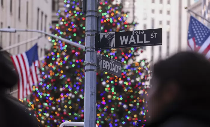 Wall Street: Σε χριστουγεννιάτικους ρυθμούς με οριακές μεταβολές στους δείκτες