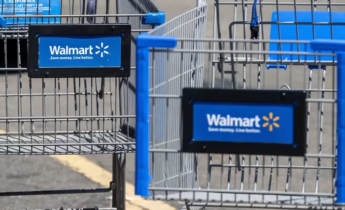 Walmart: Χαμηλότερα κέρδη για πρώτη φορά έπειτα από τρία χρόνια – Ανοδικά οι πωλήσεις