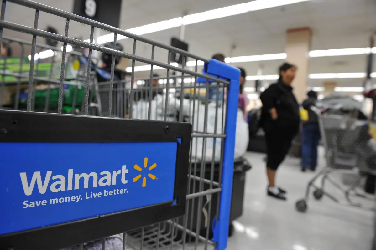 Όλα ανεβαίνουν στη Walmart εκτός από τον αριθμό των εργαζομένων της
