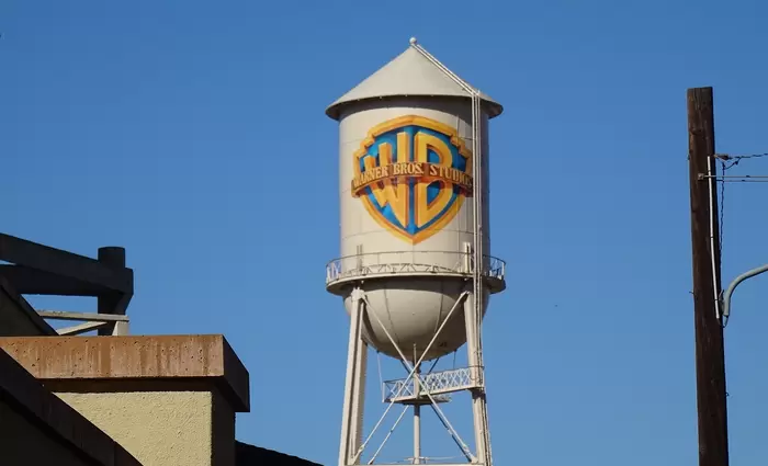 Warner Bros: Νέος γύρος προσφορών από Paramount και Netflix για το HBO Max