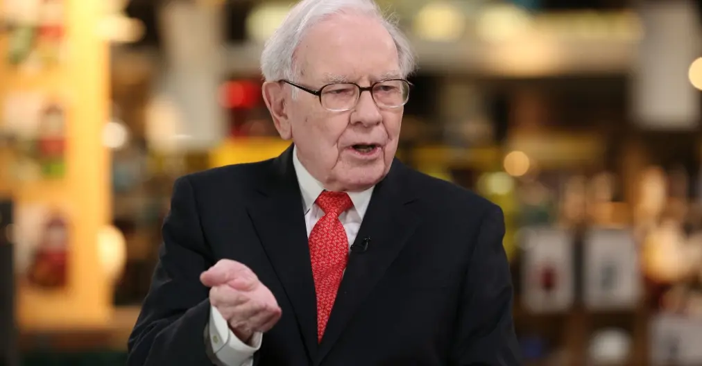 Μπάφετ: Δωρίζει μετοχές της Berkshire Hathaway αξίας $6 δισ. σε φιλανθρωπικούς οργανισμούς