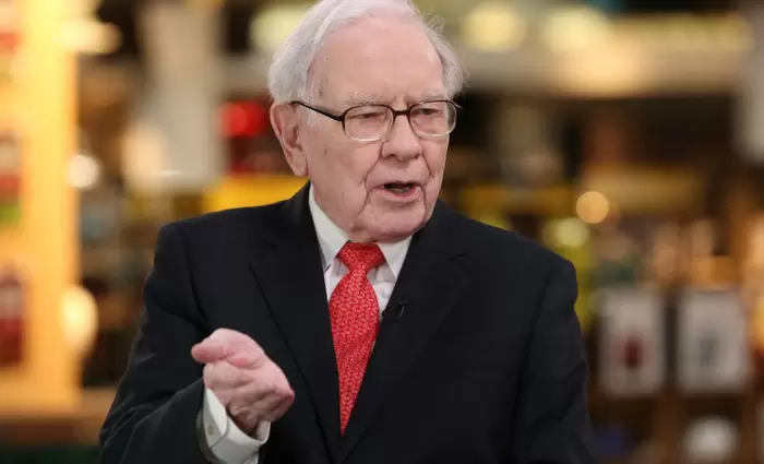 Μπάφετ: Δωρίζει μετοχές της Berkshire Hathaway αξίας $6 δισ. σε φιλανθρωπικούς οργανισμούς