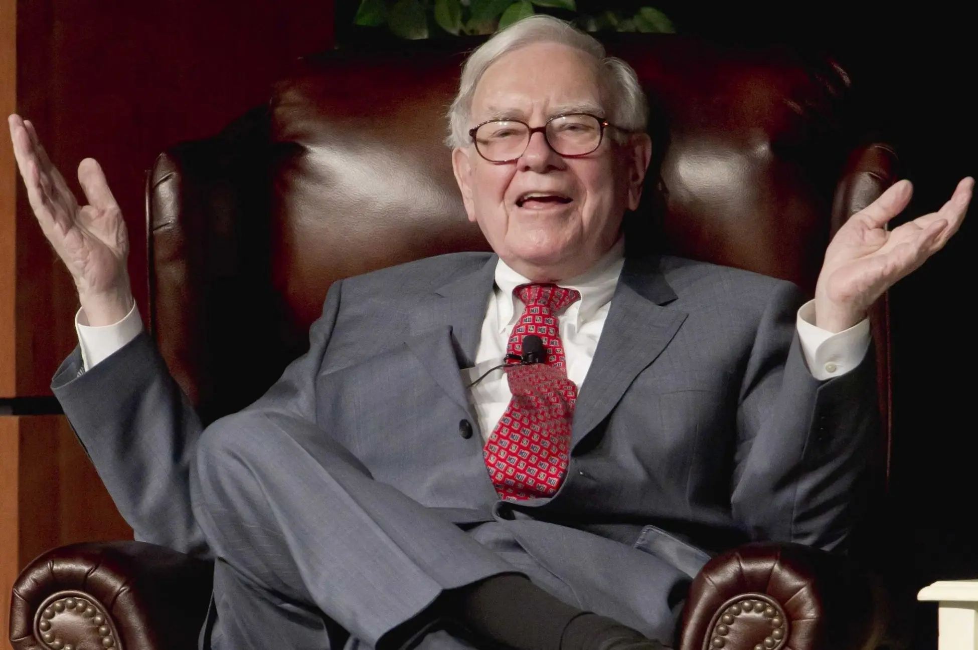 Γουόρεν Μπάφετ: Υπόλογες οι διοικήσεις τραπεζών που κατέρρευσαν