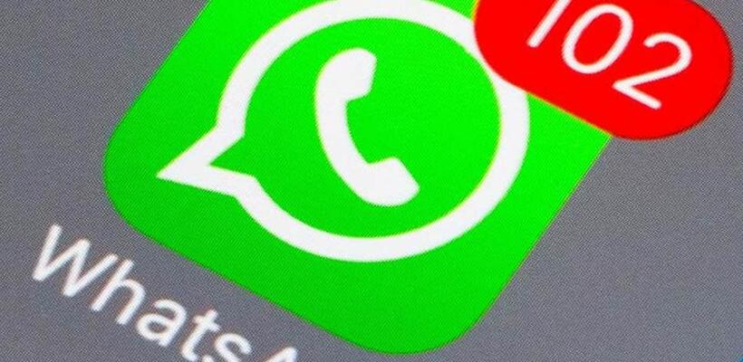 Μεγαλοτραπεζίτης συζητούσε μέσω WhatsApp για την δουλειά και απολύθηκε