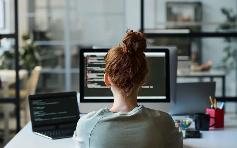 CEO του LinkedIn: Το μέλλον δεν ανήκει στους πτυχιούχους - Ποιους ψάχνουν οι εταιρείες