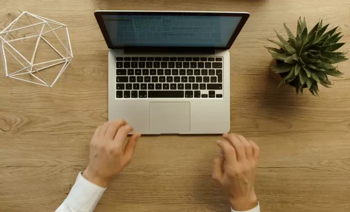 2 μόνιμες θέσεις εργασίας με μισθό €10.858