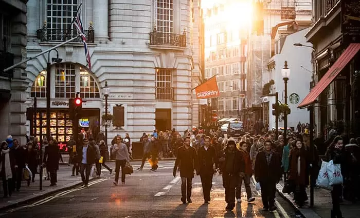Σε επίπεδα ρεκόρ η απασχόληση στην Βρετανία