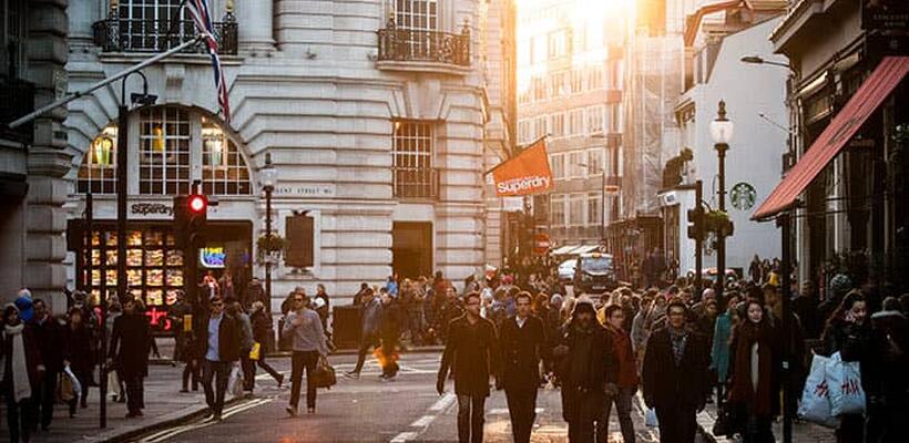 Σε επίπεδα ρεκόρ η απασχόληση στην Βρετανία