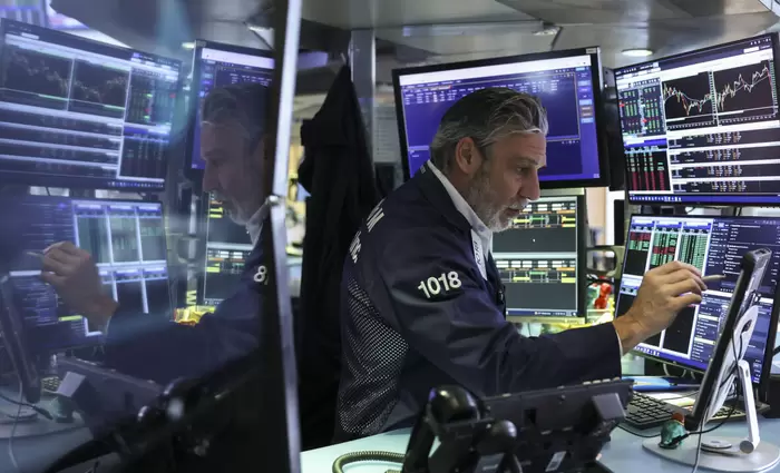 Σε δύο ταχύτητες η Wall Street: Ρεκόρ ο Dow Jones, πιέσεις στην τεχνολογία