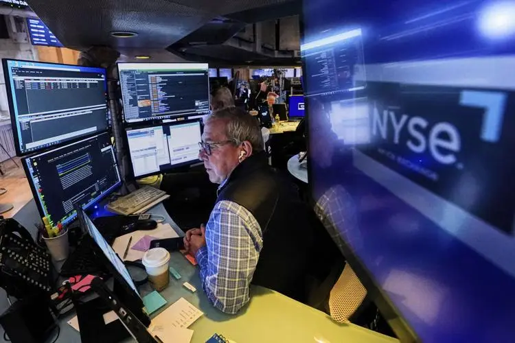 Ράλι αισιοδοξίας στη Wall Street με φόντο τους δασμούς και ώθηση από τεχνολογία και απασχόληση