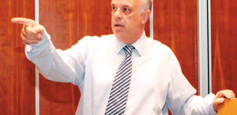 77. Πόλυς Πολυβίου, Δικηγόρος