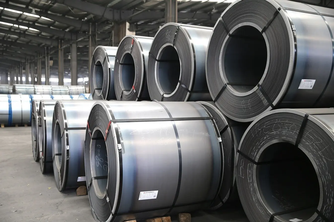 Η ΕΕ προτείνει διπλασιασμό των δασμών στις εισαγωγές χάλυβα