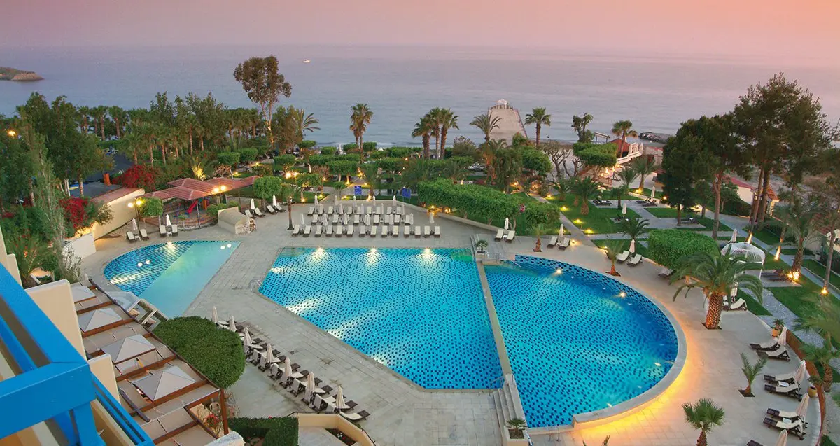 Νομοσχέδιο για τις μετατροπές σε ξενοδοχεία, καταθέτει η κυβέρνηση