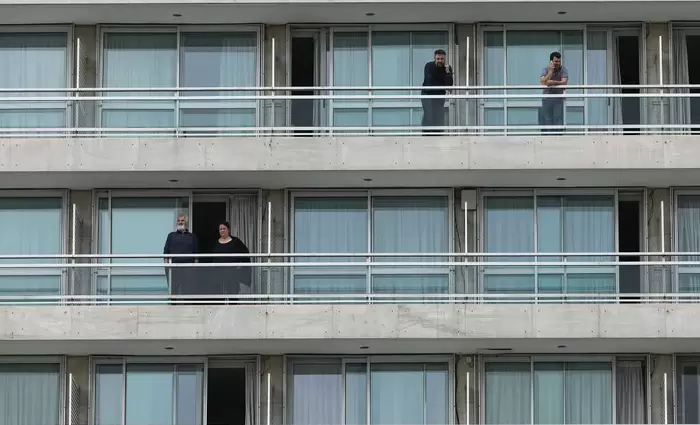 Καταργείται η υποχρεωτική καραντίνα στα ξενοδοχεία