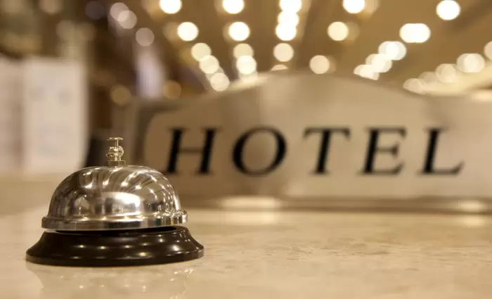 Χιλιάδες κενές θέσεις ψάχνουν εργαζόμενους στην ξενοδοχειακή βιομηχανία