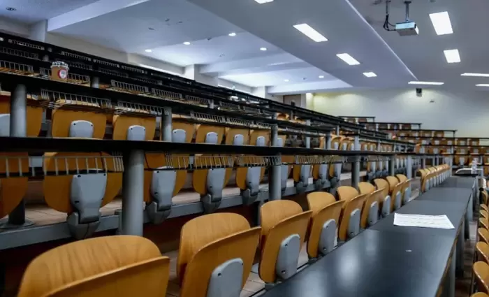 Ξενόγλωσσα υπό όρους - Οι 7 τροπολογίες και οι αντιδράσεις