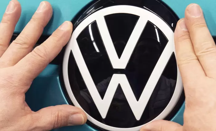 Volkswagen: Κορόιδεψε τα ΜΜΕ για δήθεν αλλαγή του ονόματός της