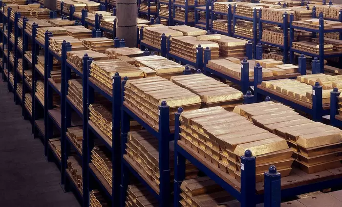 Οι κεντρικές τράπεζες θα συνεχίσουν να αγοράζουν χρυσό -  Μειώνουν τα αποθέματα σε δολάρια