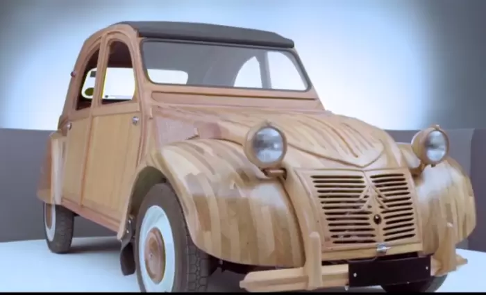 Γαλλία: Στο σφυρί το μοναδικό στον κόσμο ξύλινο Citroën 2CV