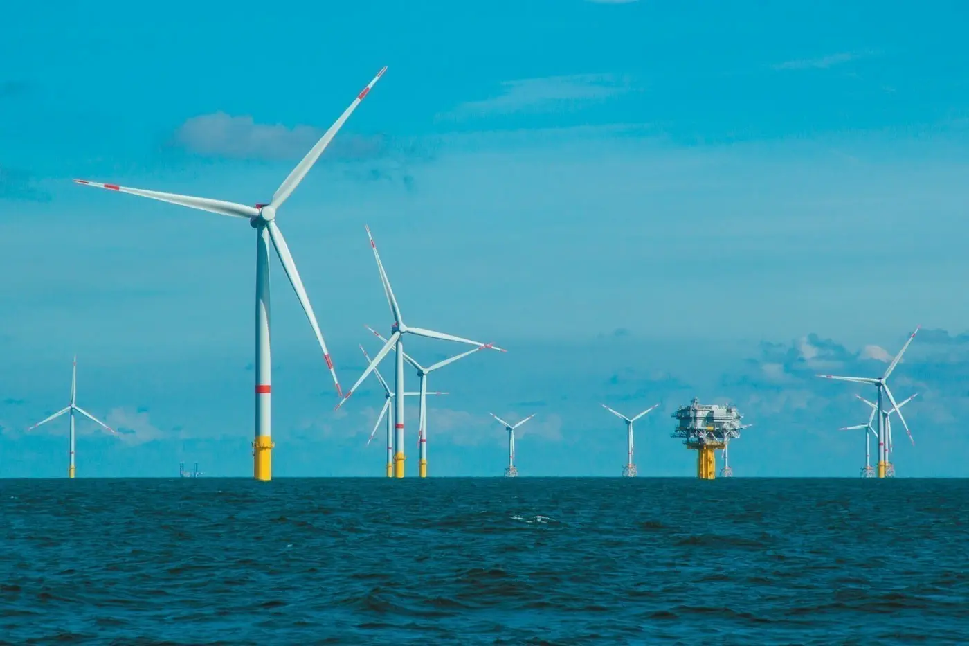 ΗΠΑ: Γιατί ανεστάλησαν οι άδειες κατασκευής για θαλάσσια αιολικά πάρκα