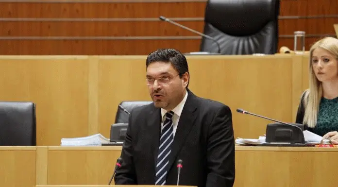 ΥΠΟΙΚ: Η οικονομία θα ανακάμψει αν δεν υπάρξει πισωγύρισμα