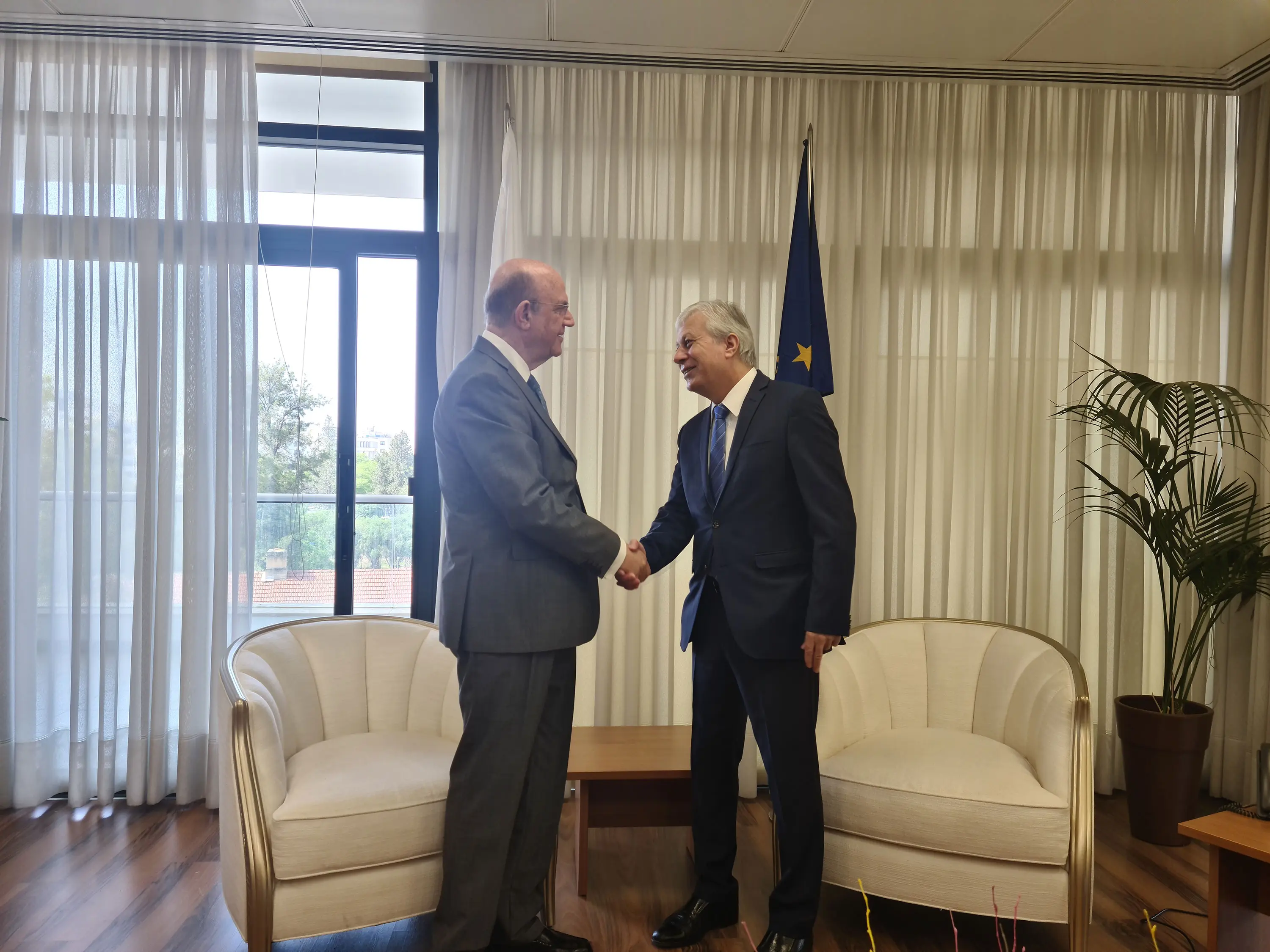 Απόψεις για προοπτικές οικονομίας αντάλλαξαν Μ. Κεραυνός και Λ. Χριστοφόρου