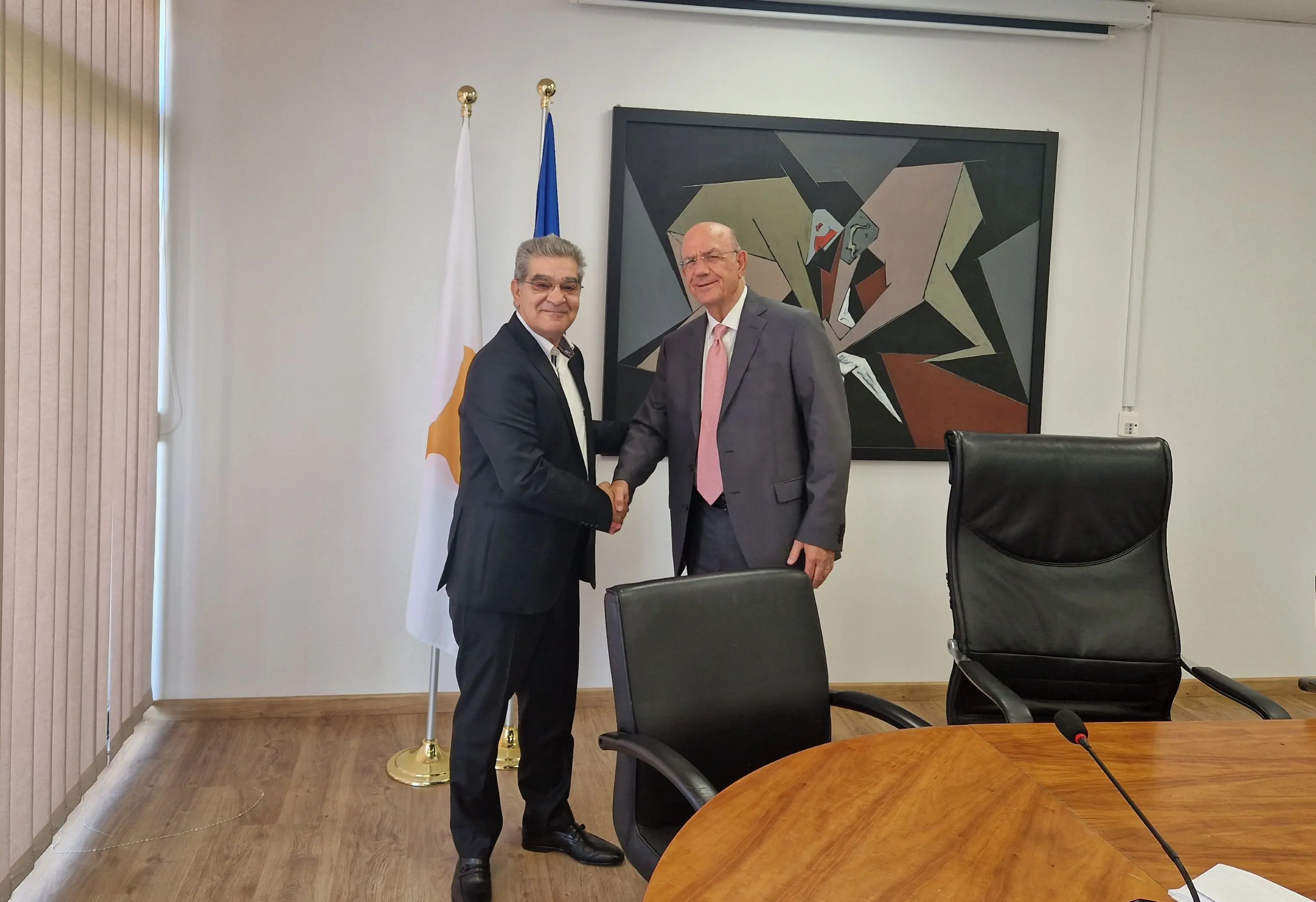 Συνάντηση Επιτρόπου Αγροτικών Πληρωμών με ΥΠΟΙΚ