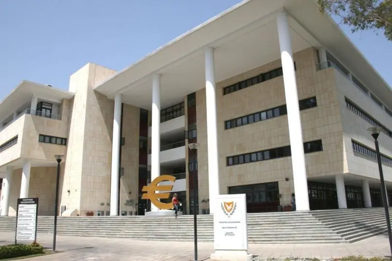 ΥΠΟΙΚ: Χωρίς περαιτέρω συνέπειες η αναστολή φορολογικής συμφωνίας με Ρωσία