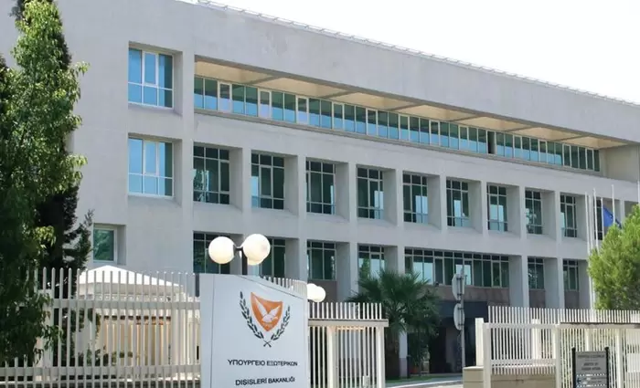 Διπλωμάτης έλαβε δεκάδες χιλιάδες ευρώ ως επίδομα για διαμέρισμα.. εταιρείας του