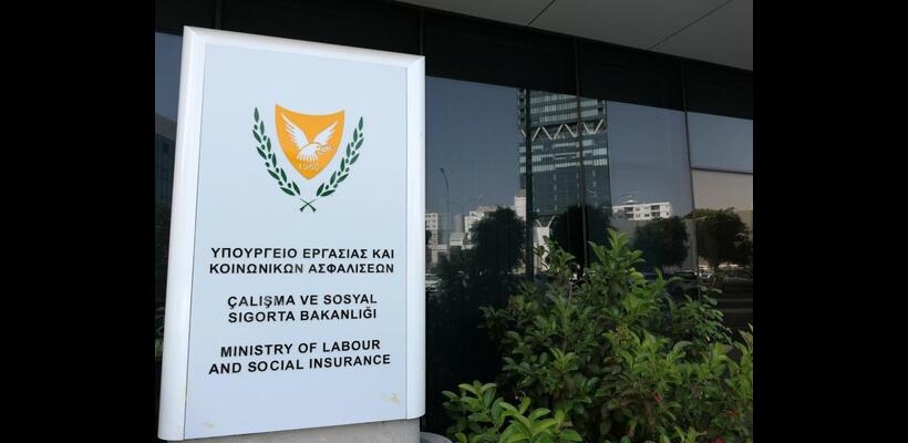 Τμήμα Εργασίας: Αξιολογεί εισηγήσεις για άδειες εργασίας αλλοδαπών, επικαιροποιεί εντός Ιανουαρίου