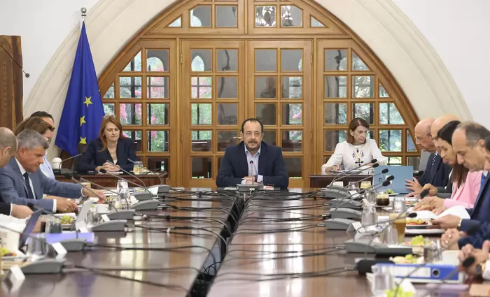 Το ΥΣ εγκρίνει τη φορολογική δήλωση και ρίχνει τη μπάλα στη Βουλή – Τι είπε ο ΠτΔ