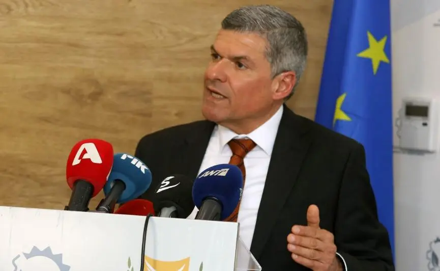 Με τη χρήση AI η παρακολούθηση των τιμών των καυσίμων- Βγαίνει σε προσφορές το Υπ. Ενέργειας