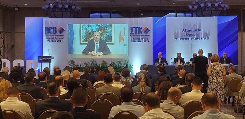 Έκκληση προς τις τράπεζες για αποκλιμάκωση των δανειστικών επιτοκίων