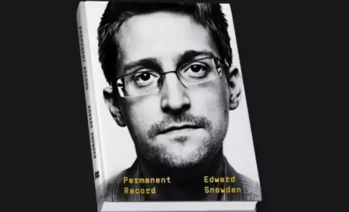 Το βιβλίο του Snowden είναι Bestseller - και Honeypot για τους χάκερς