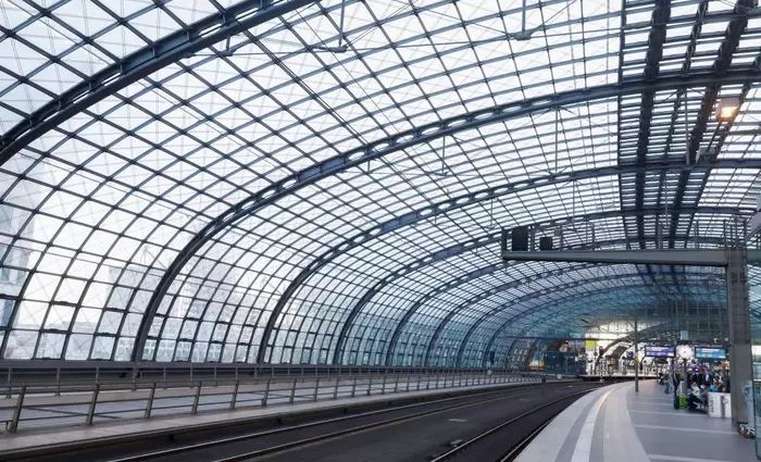 Γερμανία: Προτεραιότητα ο γερμανικός σιδηρόδρομος από το πακέτο €500 δισ.