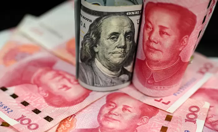 Η Κίνα προωθεί το γουάν καθώς η εμπιστοσύνη στο δολάριο δέχεται πλήγμα