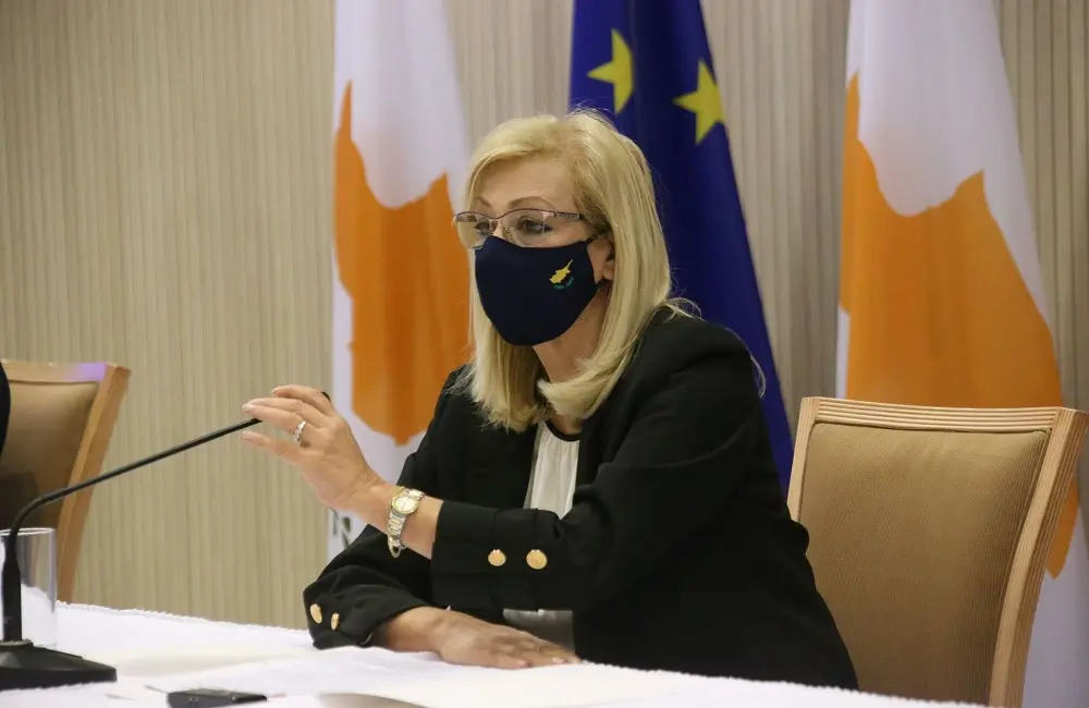 Ζητά πίσω τα λεφτά από επιχειρήσεις που έκαναν απολύσεις