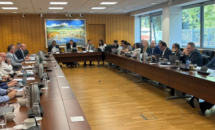 Ανάπτυξη 3% το 2027 προβλέπει ο Υπ. Οικονομικών - Τι είπε για ακρίβεια και δημοσιονομικούς κινδύνους