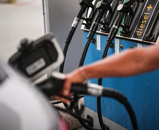 Ντίζελ: Καρφωμένο πάνω από τα €2,10 το λίτρο στην ΕΕ, στα €2,02 στην Κύπρο