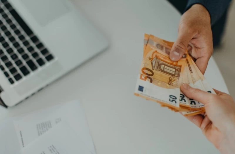 Στα €2.591 ο μέσος μισθός στην Κύπρο το 2025 - Στα €1.953 η διάμεση μηνιαία αμοιβή