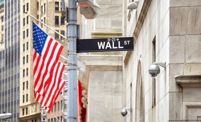 Wall Street: Ισχυρή αντίδραση μετά το τεχνολογικό sell off – Στο επίκεντρο τα αποτελέσματα Meta και Tesla