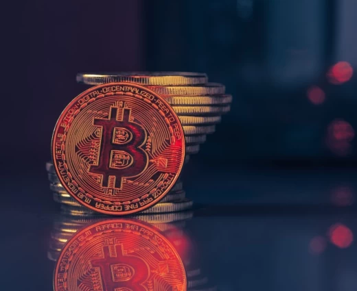 Κάτω από τα 83.000 δολάρια το Bitcoin παρά τις εισροές $1,1 δισ. στα ETFs – Τι φοβούνται οι επενδυτές