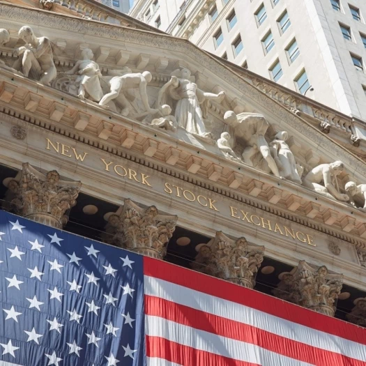 Wall Street: Κέρδη μετά τα αδύναμα στοιχεία για την απασχόληση – Υποχωρούν οι αποδόσεις των ομολόγων