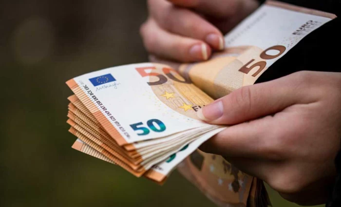 Έριξε ταχύτητα η αύξηση μισθών το δεύτερο 3μηνο – Στα €2.548 οι μέσες απολαβές