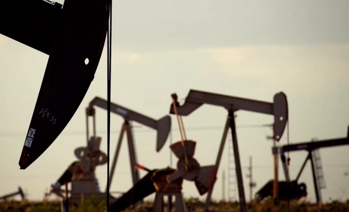 Υποχωρεί από τα υψηλά εξαμήνου το Brent προς τα $114 – Σενάριο για $150 σε περίπτωση νέας κλιμάκωσης