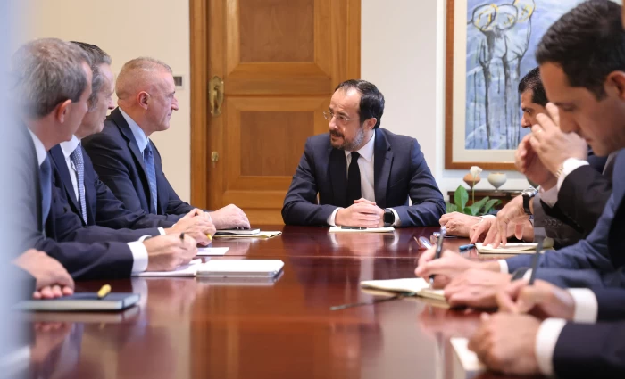 «Μένουμε με τη δόξα» – Τι θα κερδίσει τελικά η Κύπρος από τη συμφωνία για το κοίτασμα Κρόνος
