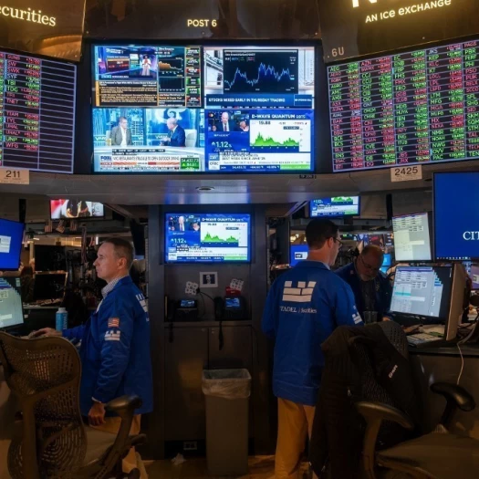 Wall Street: Θετικό ξεκίνημα της εβδομάδας με ώθηση από την τεχνολογία και πτώση των τιμών του πετρελαίου