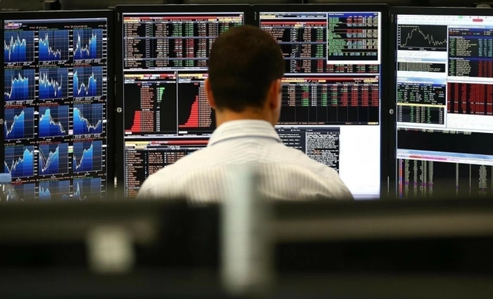 Πτώση στις ευρωαγορές με βαρίδι HSBC και πληθωρισμό – Η Wall Street ανεβαίνει με την AI, η Ευρώπη μένει πίσω